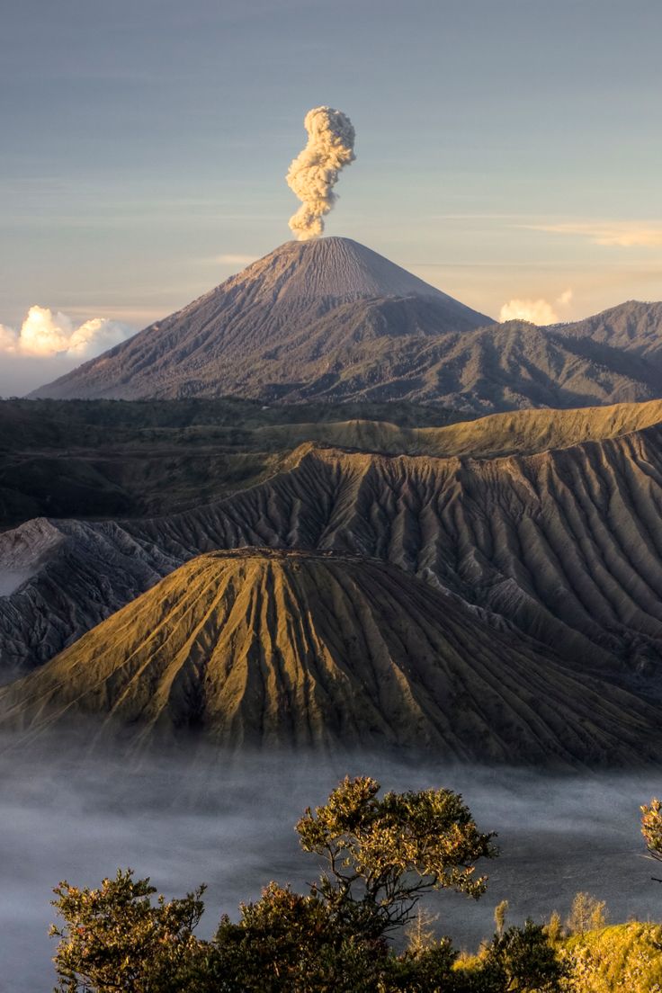 Beberapa Gunung Yang Di Nilai Paling Angker