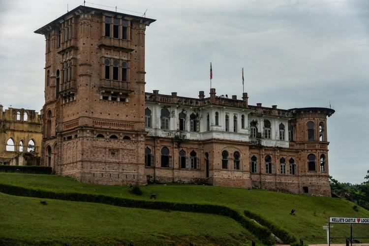 Istana Bersejarah Paling Berhatu Di Dunia