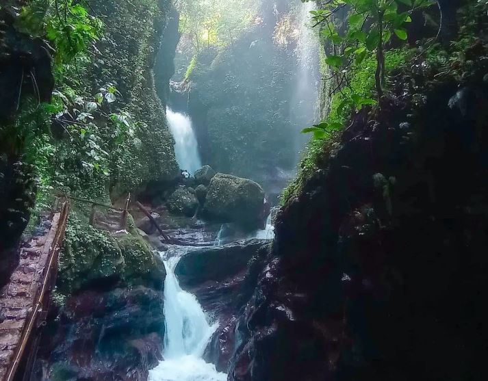 Curug Walet Bogor Dikenal Sangat Angker