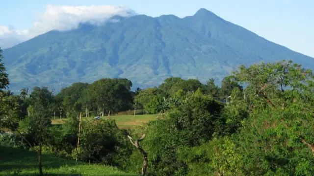 Fakta Menarik Gunung Salak yang Dikenal Angker