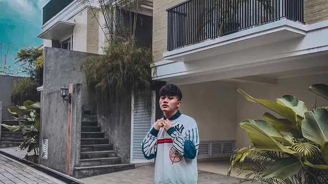 Potret Rumah Rizky Febian yang Berhantu