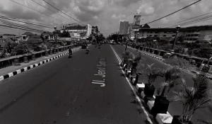 Gadis Cantik Jembatan Gondolayu