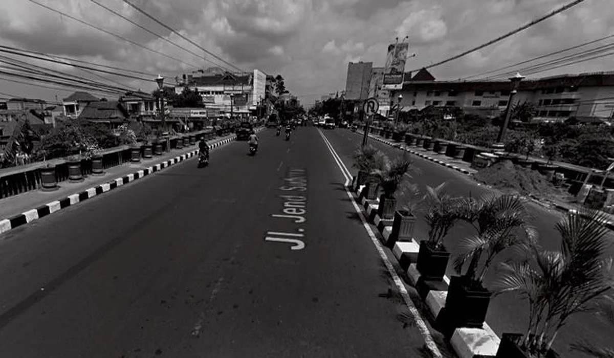Gadis Cantik Jembatan Gondolayu