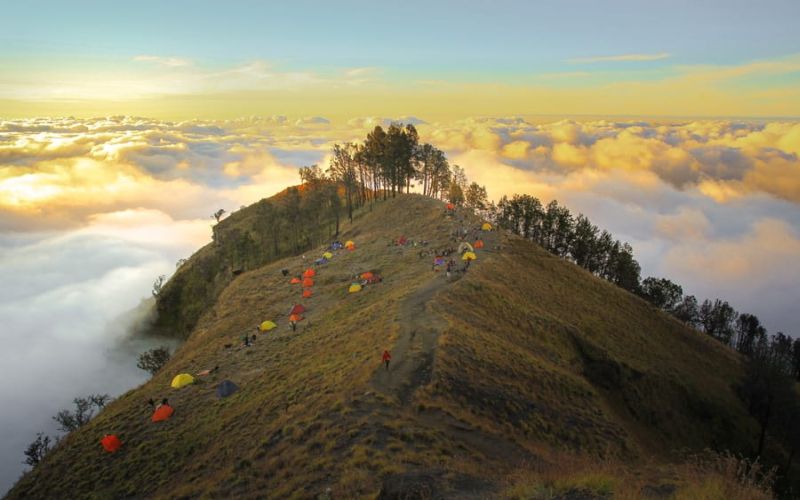 Gunung Paling Angker di Indonesia