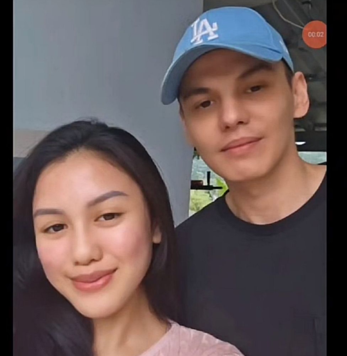 Viral Potret Lolly Bareng Pria Diduga Pacar Barunya