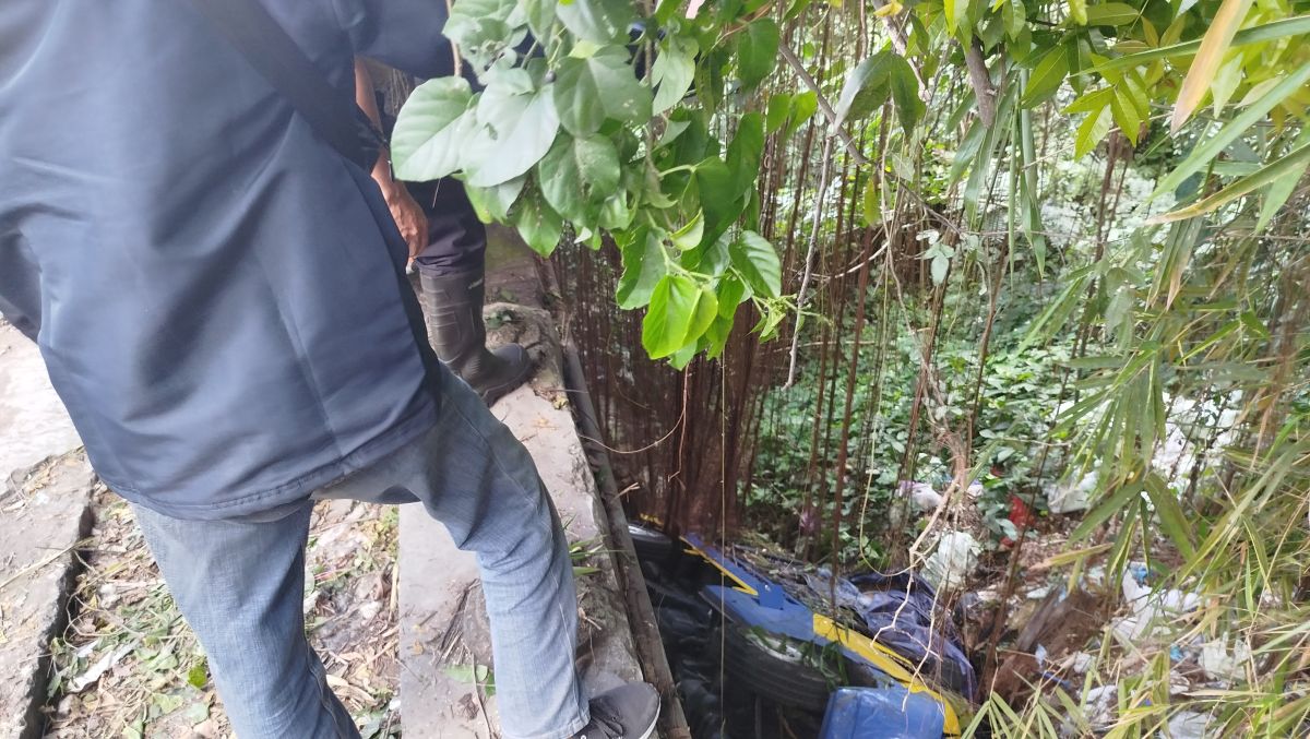 Mobil Muatan Barang Elektronik Jatuh ke Jurang