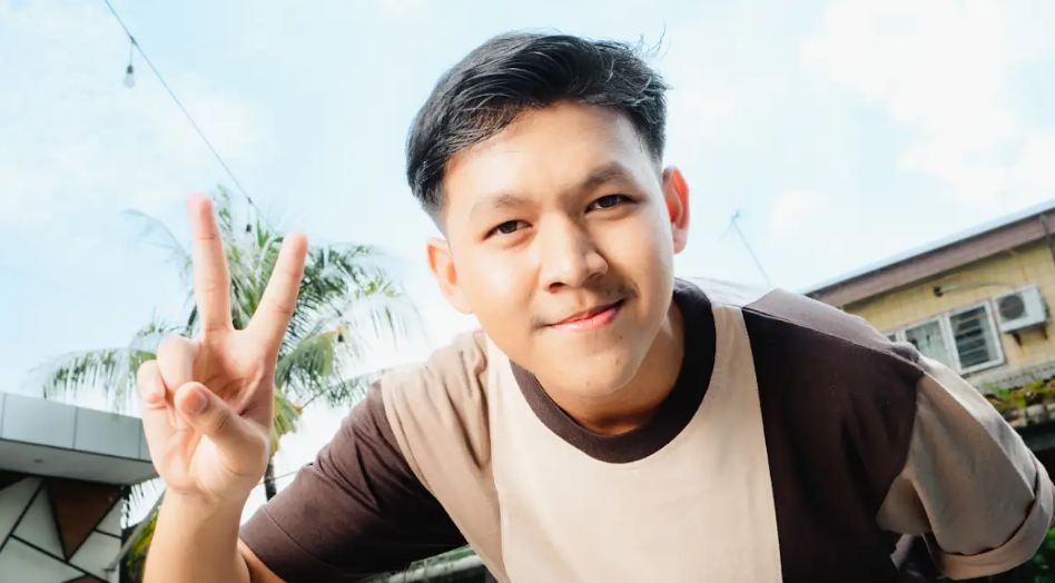 Petualangan Rio Jokam Jajal Jembatan Bolong