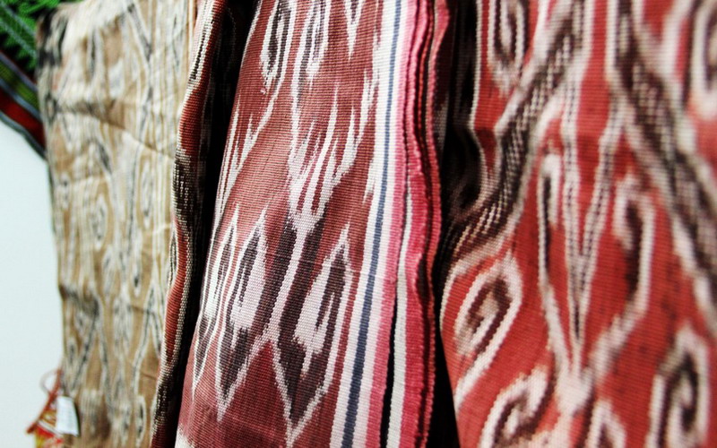 Menguak Misteri Motif Mahluk Halus pada Guratan Tenun